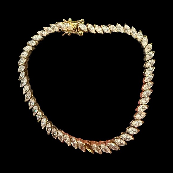 Jewelry - Elegant Gold and Silver Women's Necklace